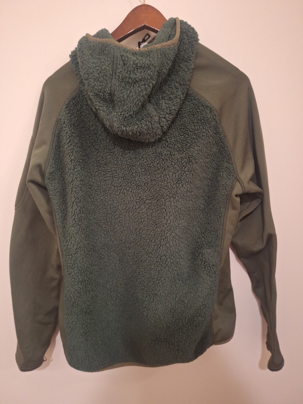 Patagonia Green Full-Zip Hooded Fleece Jacket - Picture 2 of 8